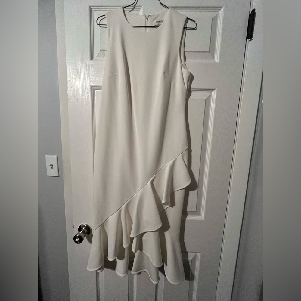 Calvin Klein White Ruffle Skirt Dress. Size 6.